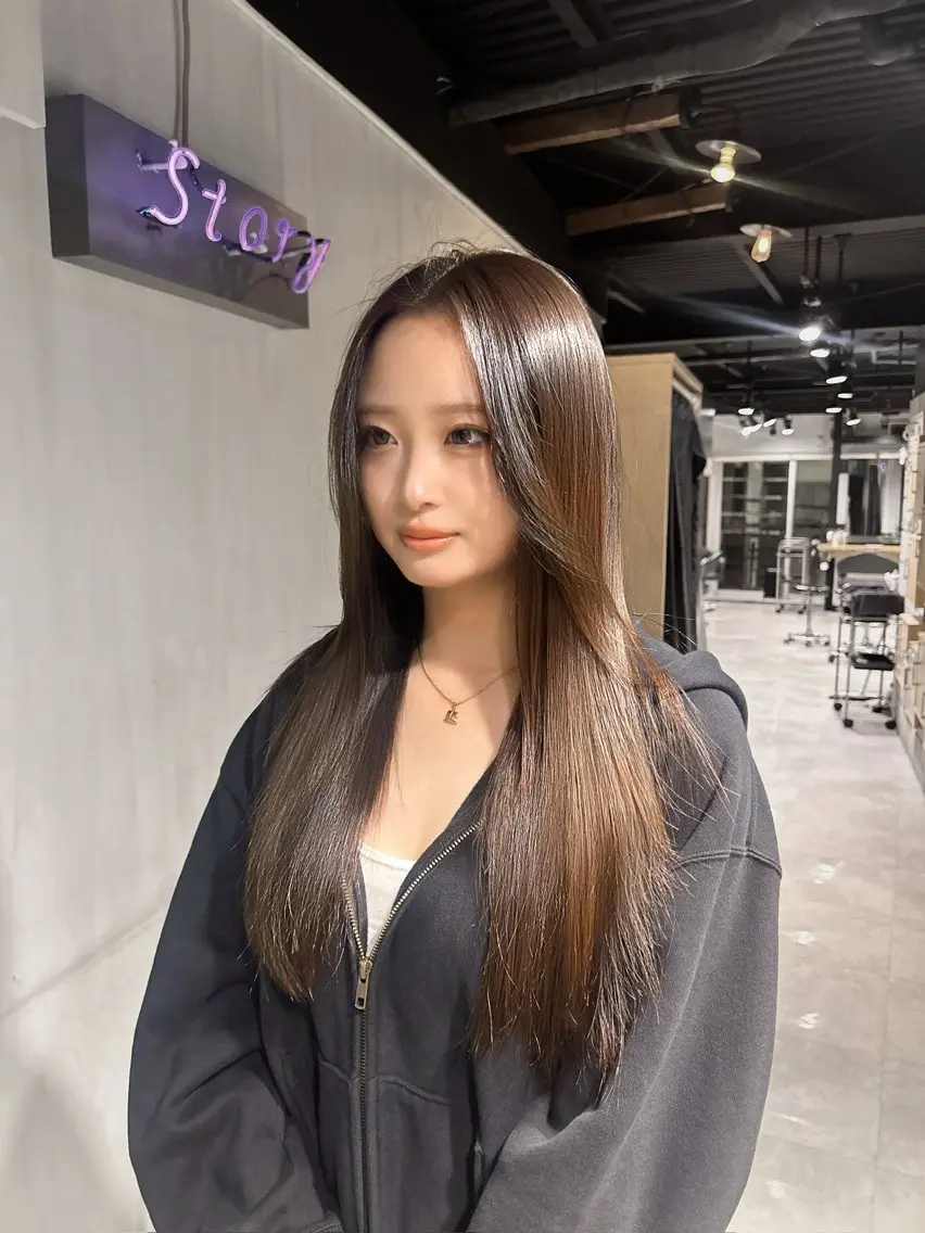 カラー ブリーチ ケアブリーチ ダブルカラー ハイトーンカラー 韓国風カラー MEI🎀レイヤー 🎀韓国styleのヘアスタイル