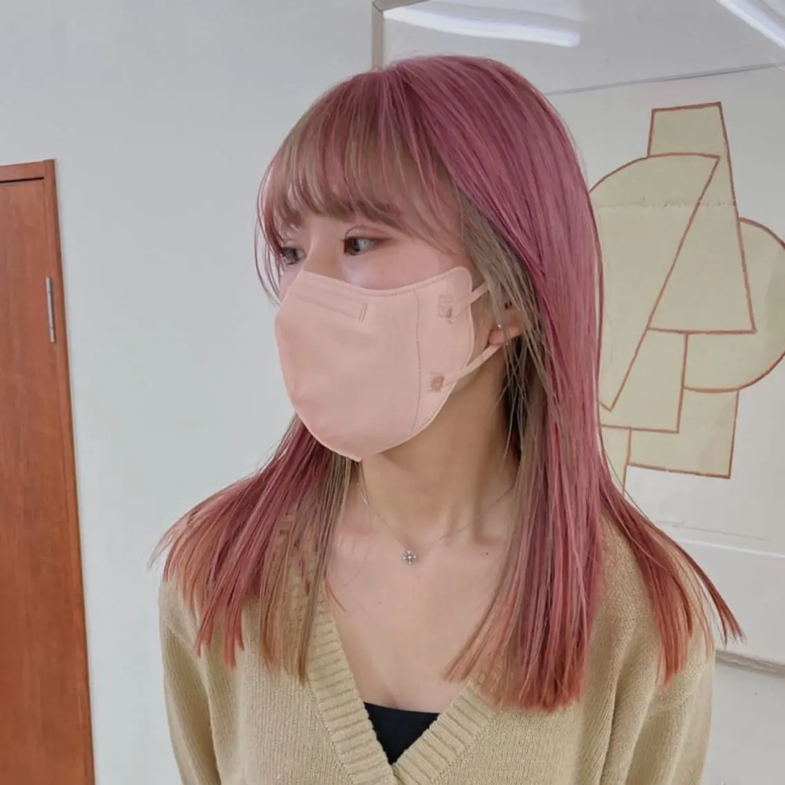 セミロング カラー ベージュカラー ピンクカラー ホワイトベージュ ヘアカラー ニイ/栄/ ボブカットモデル募集のヘアスタイル
