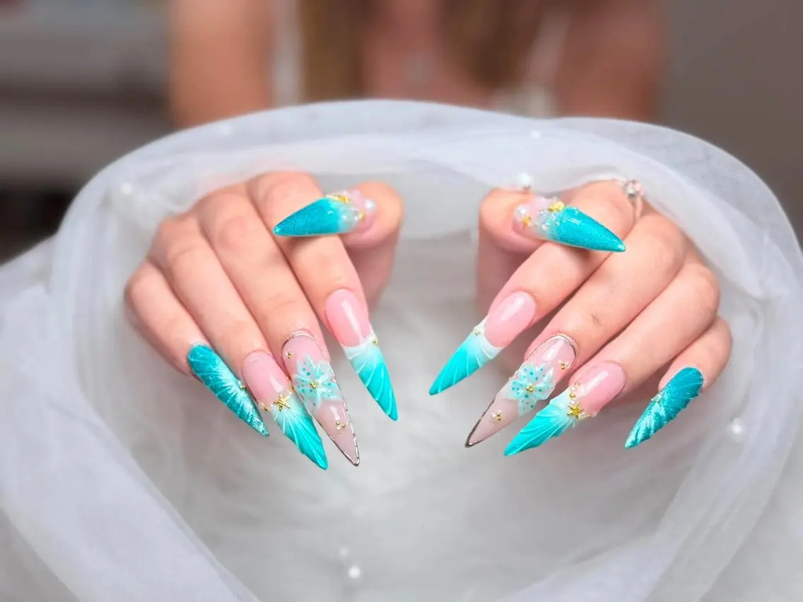 ネイル チークネイル ドット フレンチネイル グラデーション 韓国ネイル ハンドネイル Cloudy Chan Nailのネイルデザイン