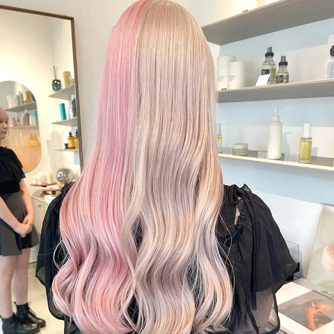 ロング カラー ブリーチ ヘアカラー YUNA /レイヤーカットのヘアスタイル