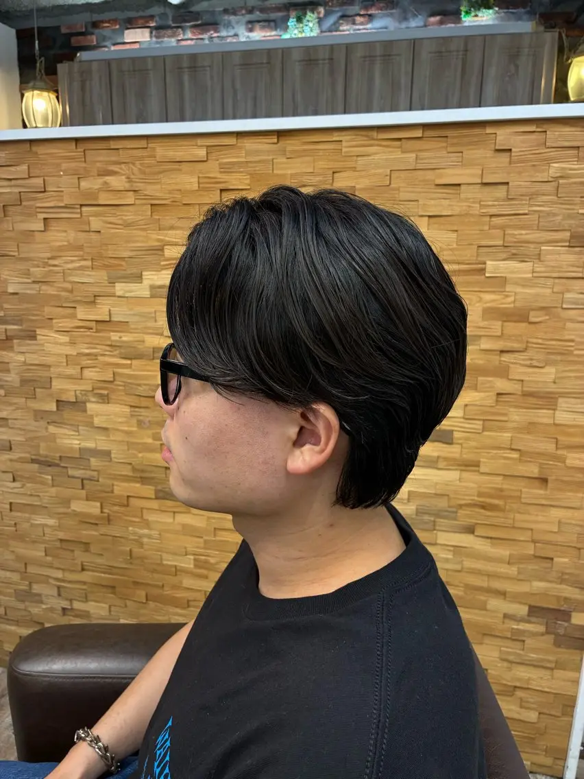 ショート パーマ メンズ センターパート メンズパーマ ツーブロック 髪質改善 ショートヘア カット 縮毛矯正 トリートメント 松崎愛 大宮/ 縮毛矯正/ショートのヘアスタイル