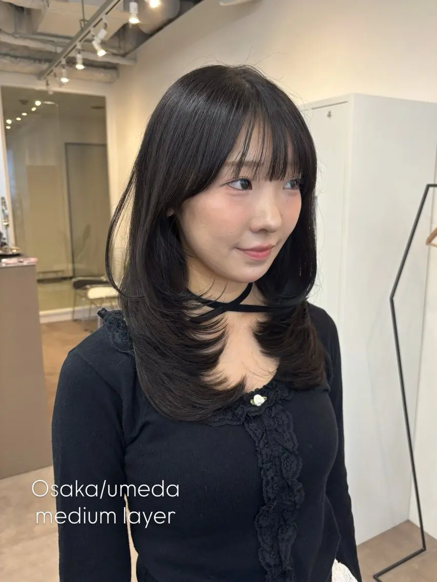 ミディアム カット ヘアカラー レイヤーカット/オリ ーブカラー/アヤのヘアスタイル
