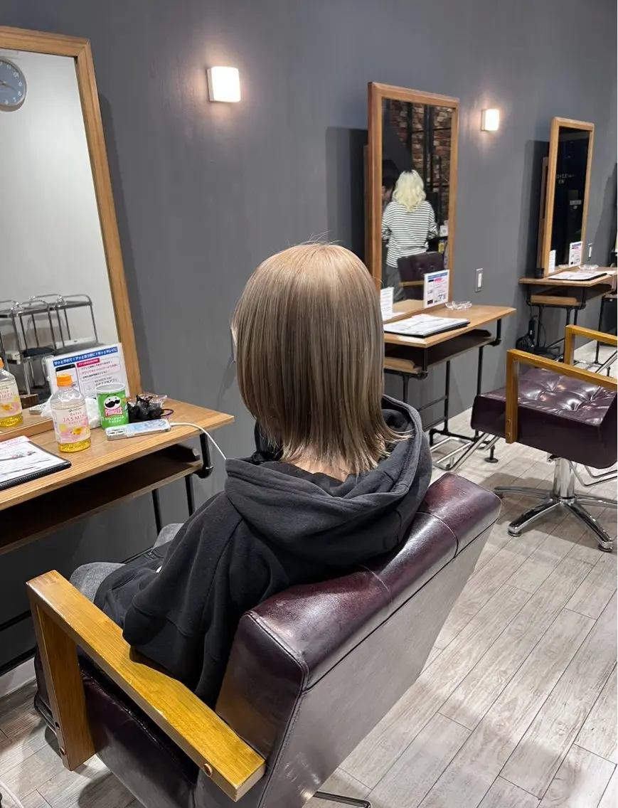 カラー ベージュカラー ブリーチ 透明感カラー ミルクティーベージュ ヘアカラー きづな｜ 男女歓迎◎のヘアスタイル