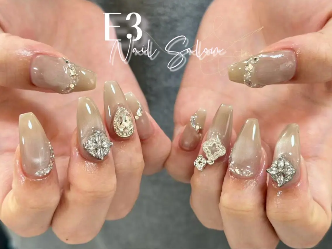 ネイル フレンチネイル ジェルネイル ガラスフレンチ グラデーション キラキラネイル ハンドネイル E3 Nail Salonのネイルデザイン
