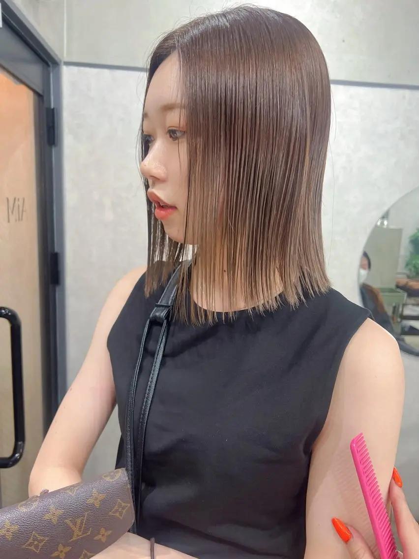 ショート カラー ベージュカラー ブリーチ ケアブリーチ ハイトーンカラー ミルクティーベージュ カット ヘアカラー YUI ハイトーンカラーのヘアスタイル