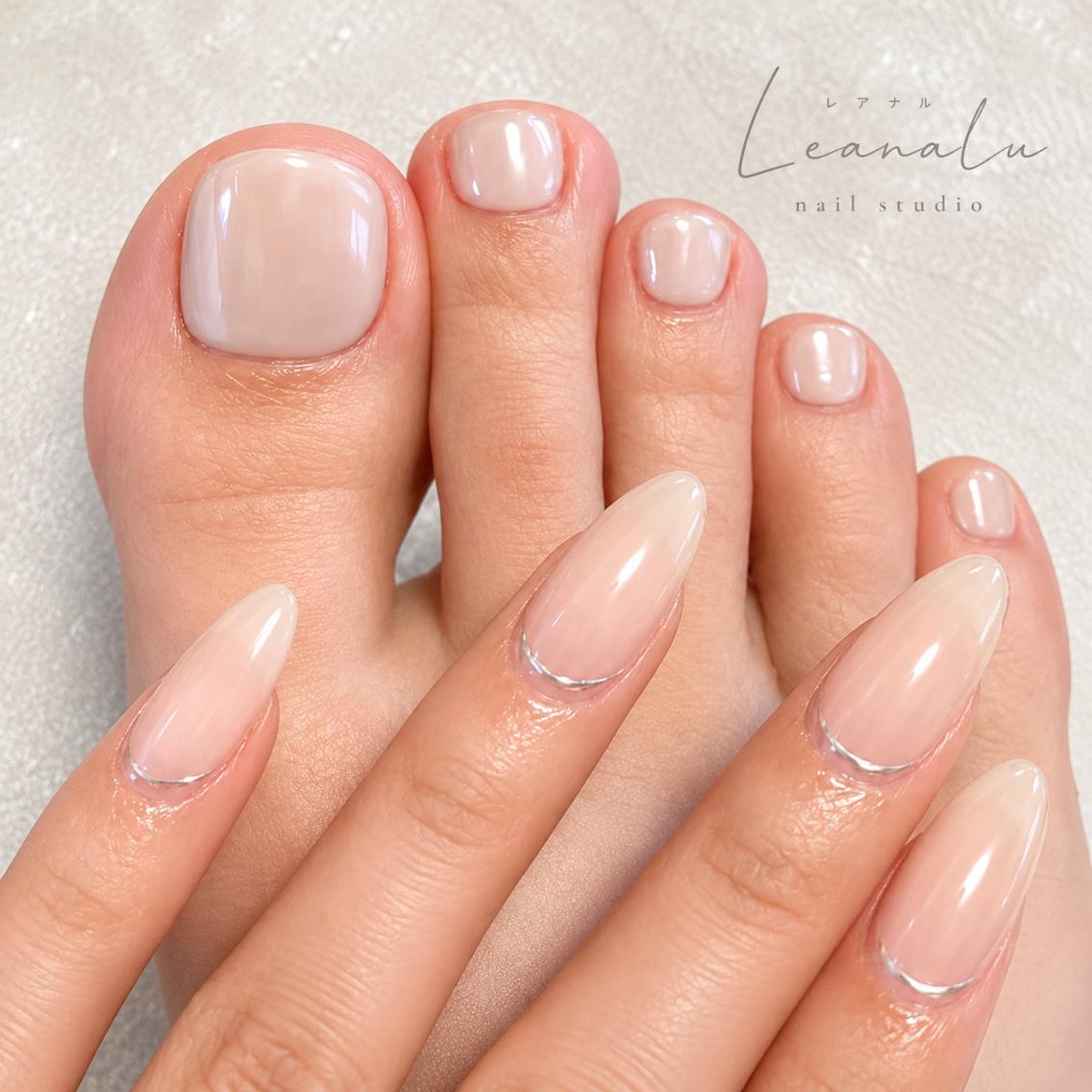 ネイル オーロラネイル フットネイル ワンカラーネイル 🤍Leanalu nail 川崎店のネイルデザイン