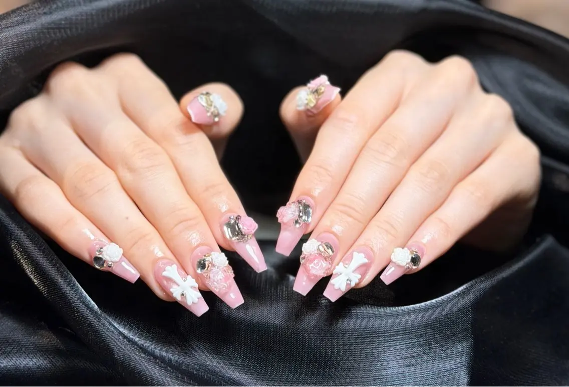 ネイル オーロラネイル チークネイル フットネイル フレンチネイル ジェルネイル Nichi Nail Salonのネイルデザイン