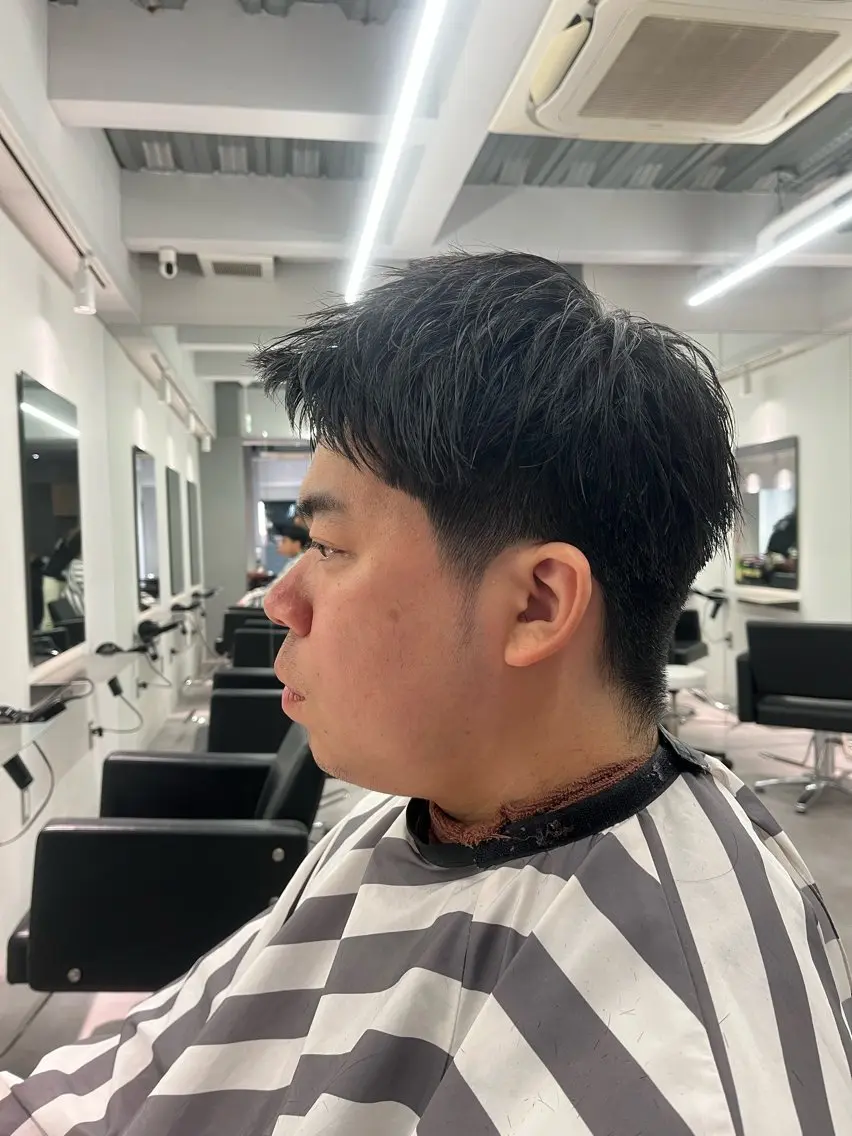 メンズ アップバング ダル 理佳レベッカのヘアスタイル