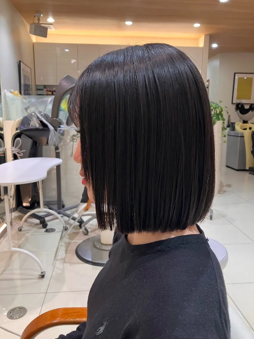 ショート カラー ボブ 横山 鈴名のヘアスタイル