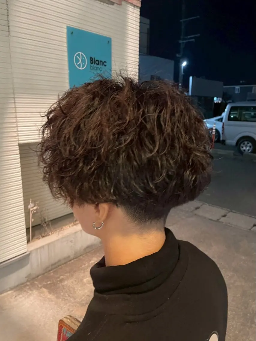 ショート パーマ メンズ センターパート パーマ 三川 啓英 / 縮毛矯正/髪質改善のヘアスタイル