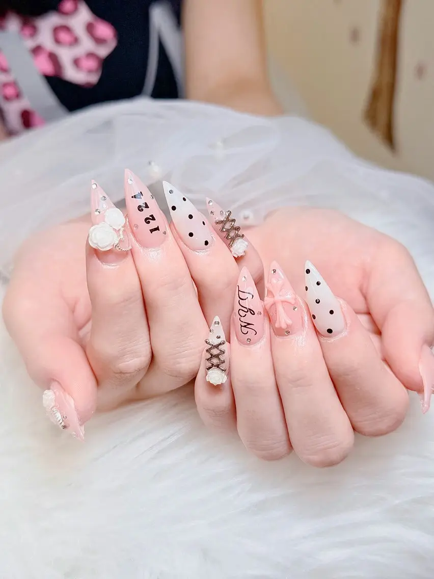 ネイル チークネイル 長さ出し フットネイル 韓国ネイル マグネットネイル ハンドネイル ハンドケア AN NAIL 高田馬場_HOAのネイルデザイン
