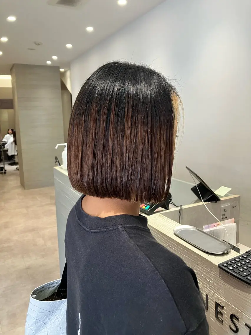 ショート ボブ サキ🤍ハイトーン 🪩レイヤーカットのヘアスタイル