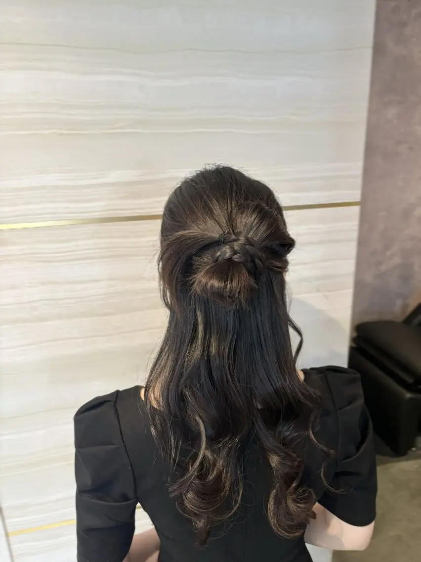 ロング ヘアアレンジ 💜eluあやね💜 🫧カラー・縮毛矯正のヘアスタイル