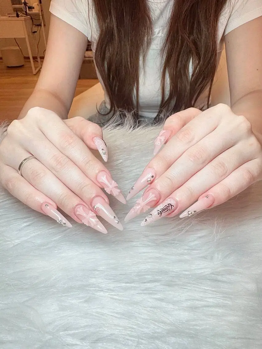 ネイル アートネイル ジェルネイル 韓国ネイル ニュアンスネイル ワンカラーネイル ハンドネイル Queen Nail Salonのネイルデザイン