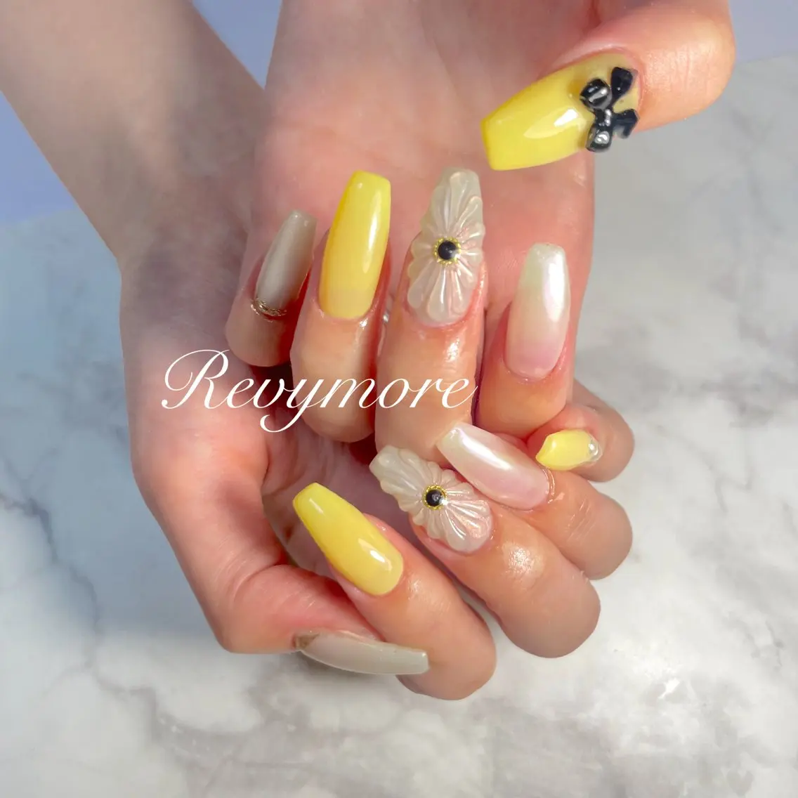 ネイル フラワーネイル ジェルネイル ニュアンスネイル オフィスネイル シンプルネイル nail salon Revymoreのネイルデザイン