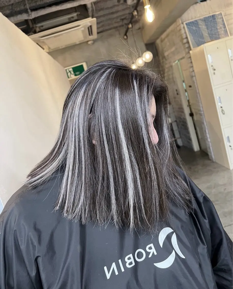 ミディアム カラー ダークグレー ダークグレージュ グレージュ ハイライトカラー ハイライト カット ヘアカラー トリートメント 指名数No.1 /NAOYAのヘアスタイル
