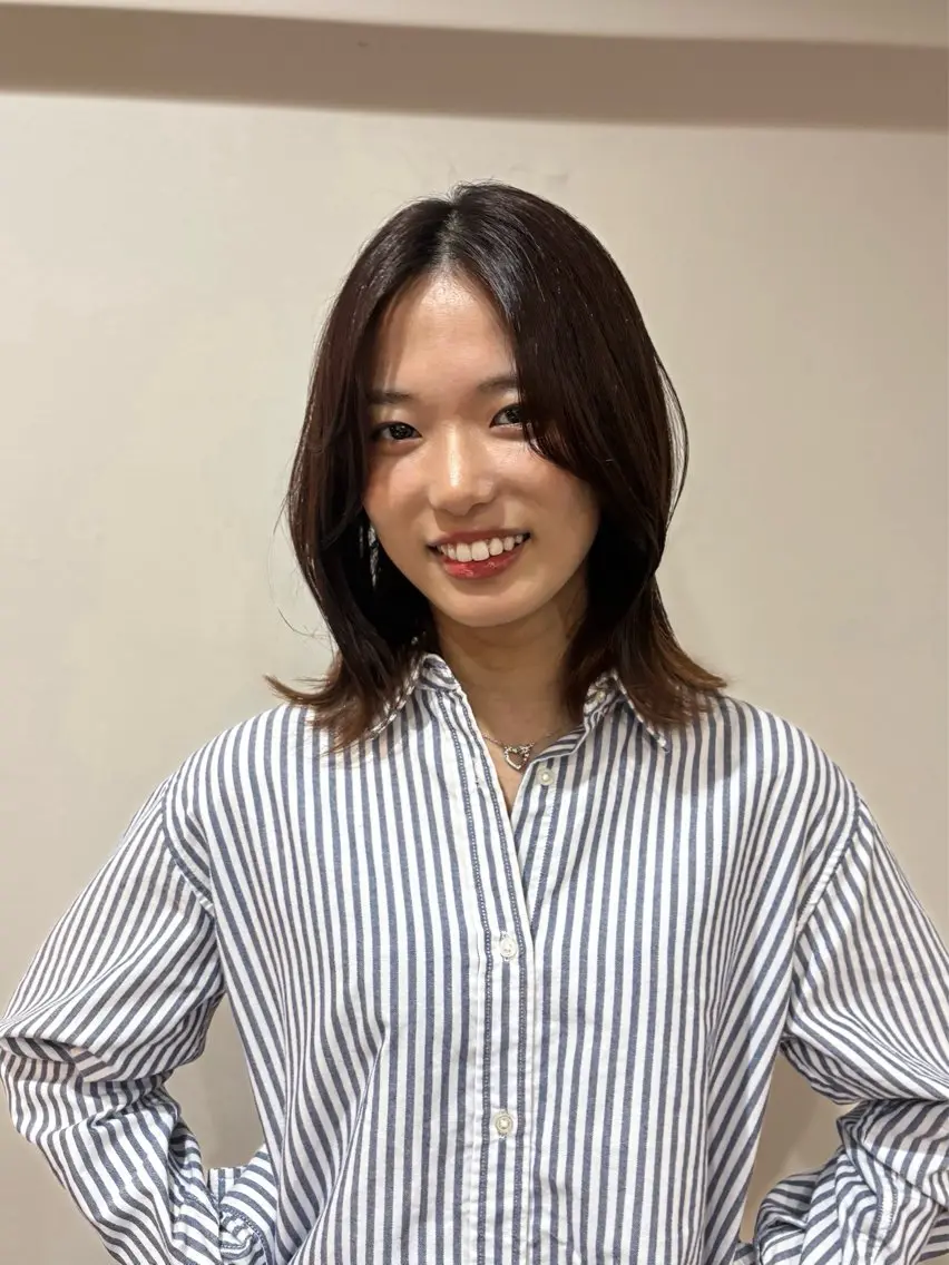 ミディアム くびれヘア レイヤーカット 小顔カット 外ハネヘア カット ヘアカラー ボブ/可愛いスタイル ⠀ゆらのヘアスタイル