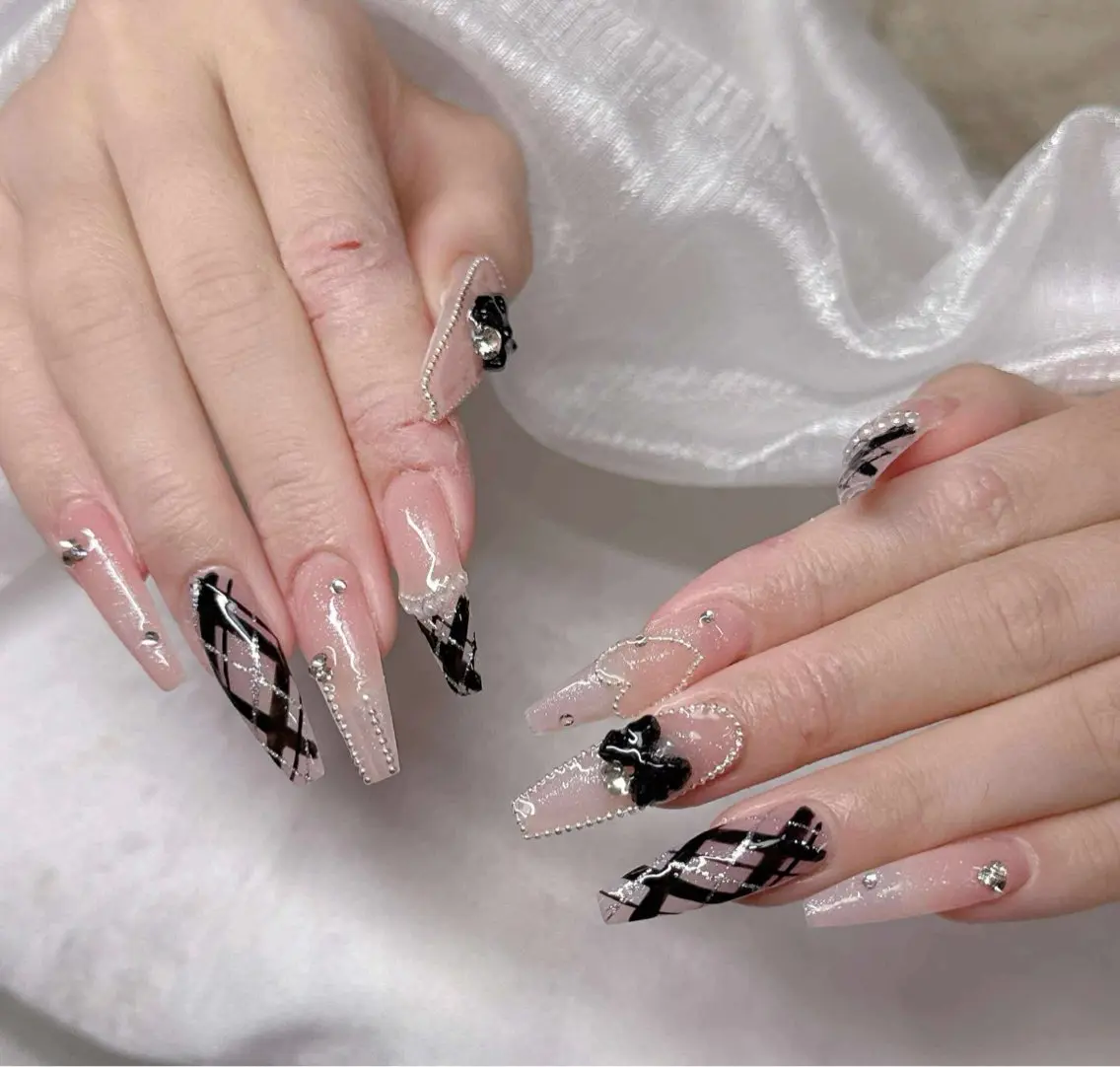 ネイル 長さ出し グラデーション 卒業式 キラキラネイル マグネットネイル ハンドネイル Lee Nailsのネイルデザイン