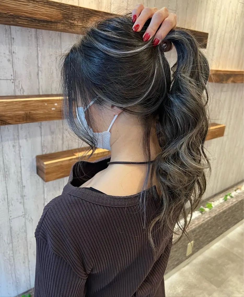 ロング カラー ハイライトカラー インナーカラー ハイライト 乕谷 美潮のヘアスタイル