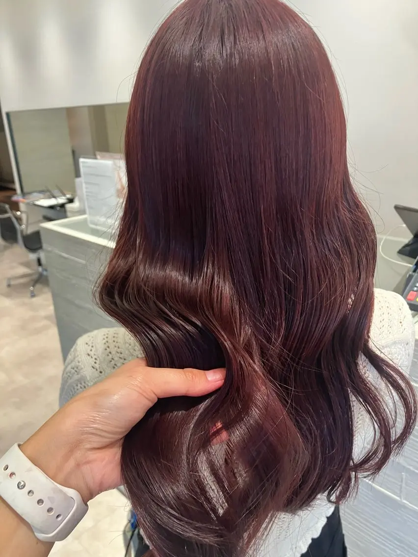 ロング カラー ブリーチ ピンクカラー ピンクパープル パープルカラー サキ🤍ハイトーン 🪩レイヤーカットのヘアスタイル