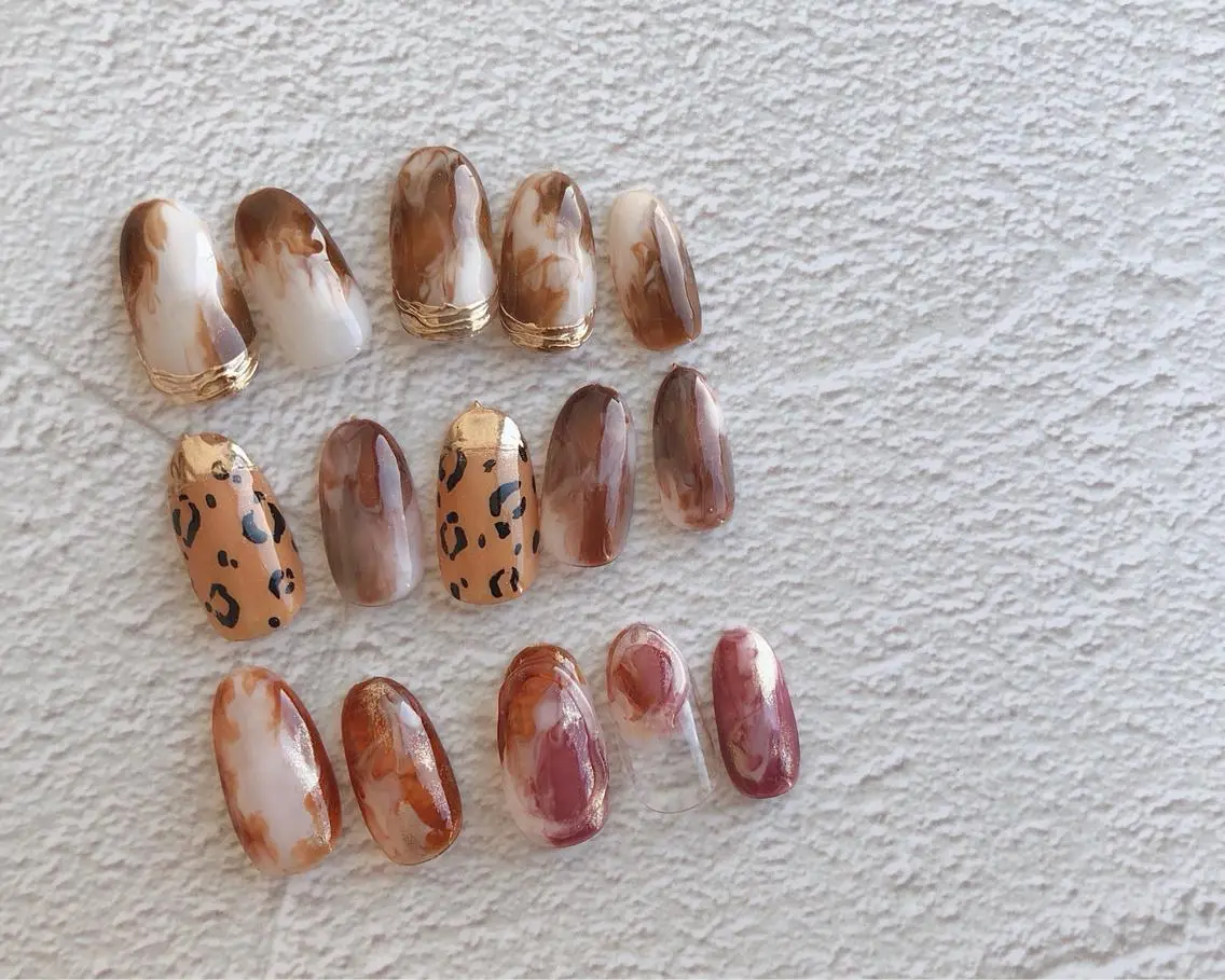 ネイル アートネイル ブラウン ニュアンスネイル ハンドネイル saki_ nail heronのネイルデザイン