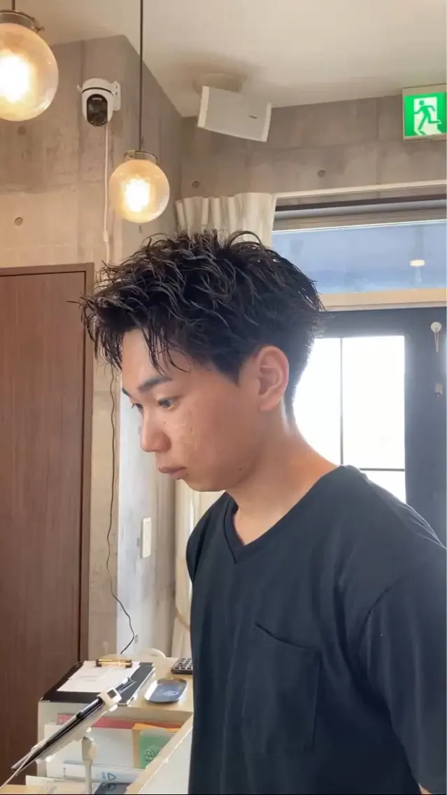 ショート パーマ メンズ アップバング メンズパーマ ショートヘア カット パーマ ハマノ ミユのヘアスタイル