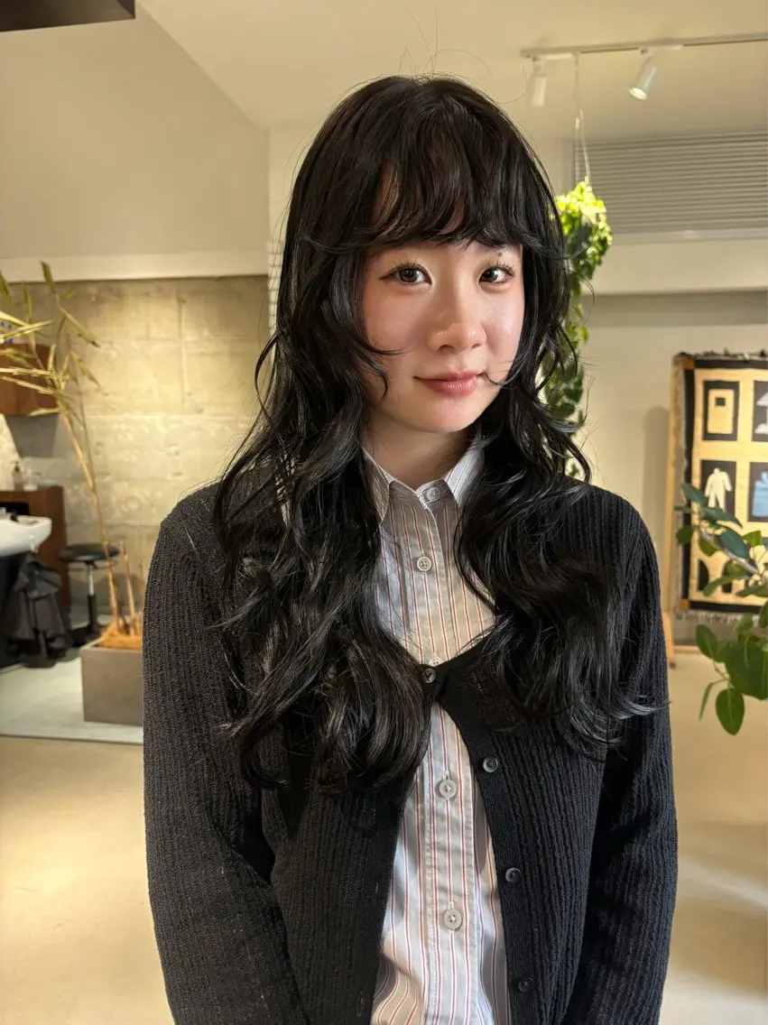 ロング カラー 顔まわりレイヤー レイヤーカット ヘアカラー Yui⭐️ 透け感カラーのヘアスタイル