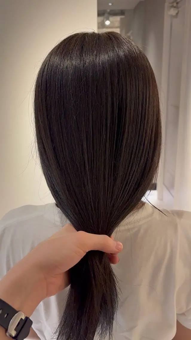 ロング カラー 透明感カラー グレージュ 大川 七夏のヘアスタイル