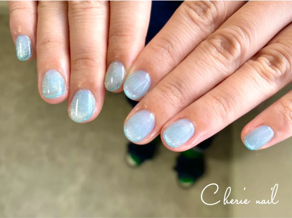 ネイル ジェルネイル 氷ネイル・うるうるネイル キラキラネイル 水色 マグネットネイル Cherienail yunaのネイルデザイン