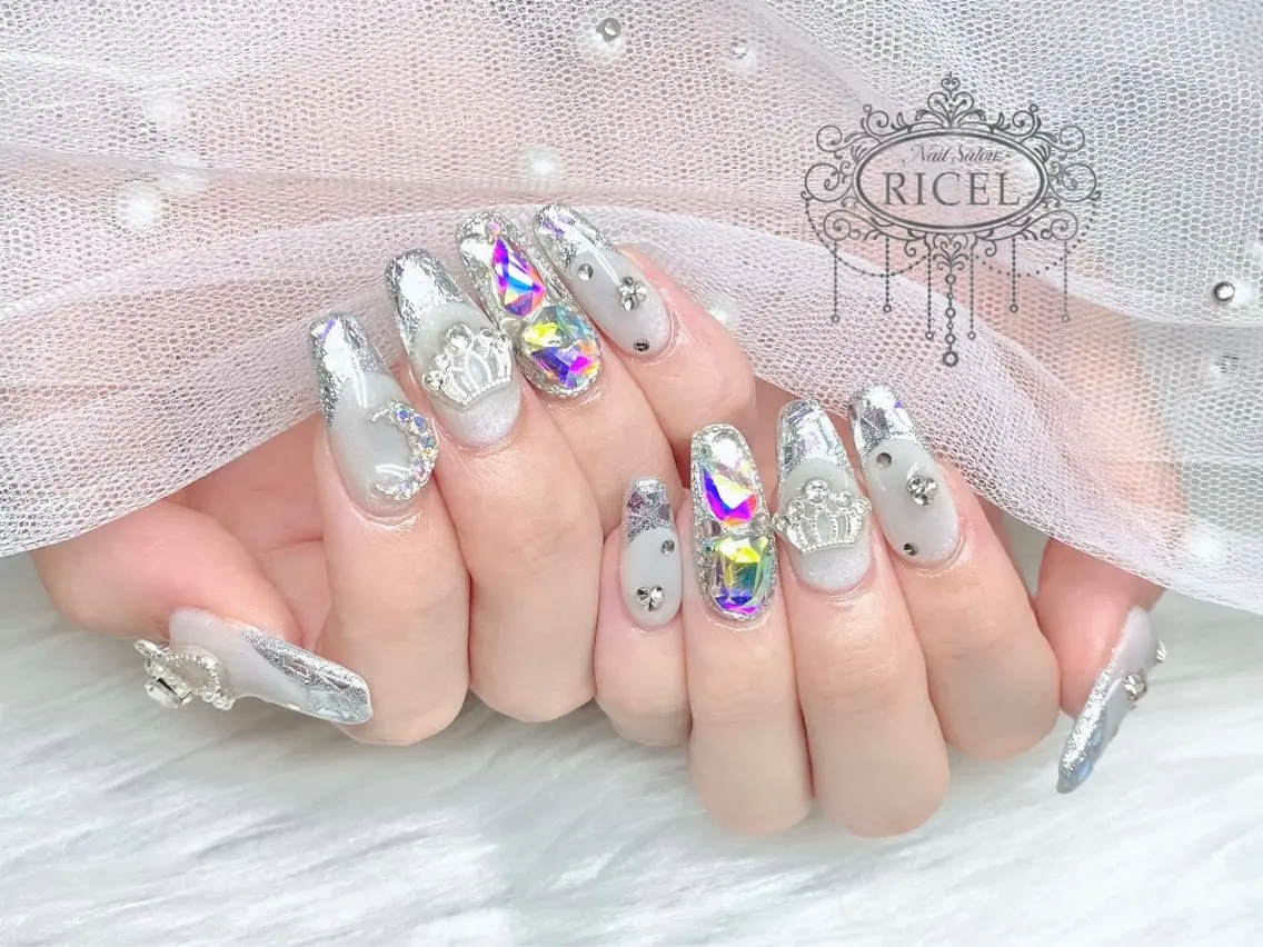 ネイル オーロラネイル フレンチネイル ガラスフレンチ ハンドネイル NANAMI ︎︎♡のネイルデザイン