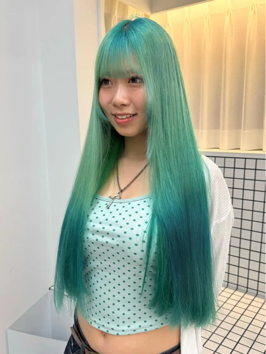 ロング カラー デザインカラー ミント ヘアカラー トリートメント Momoka🪷 /ハイトーンのヘアスタイル