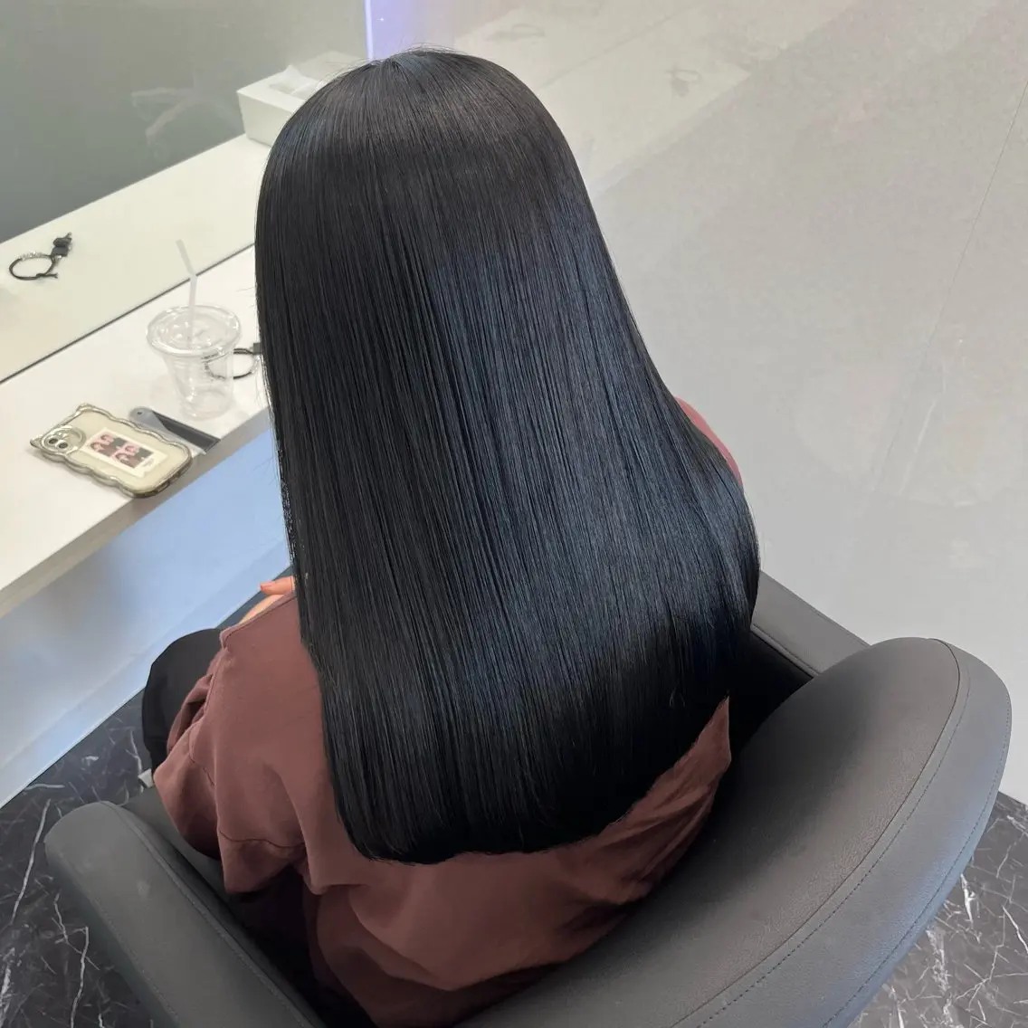 セミロング カラー 黒髪 ブリーチ ブルーカラー ブルーブラック ダークグレー ヘアカラー トリートメント 天神/ケアブリーチ/ 髪質改善/上質艶髪のヘアスタイル