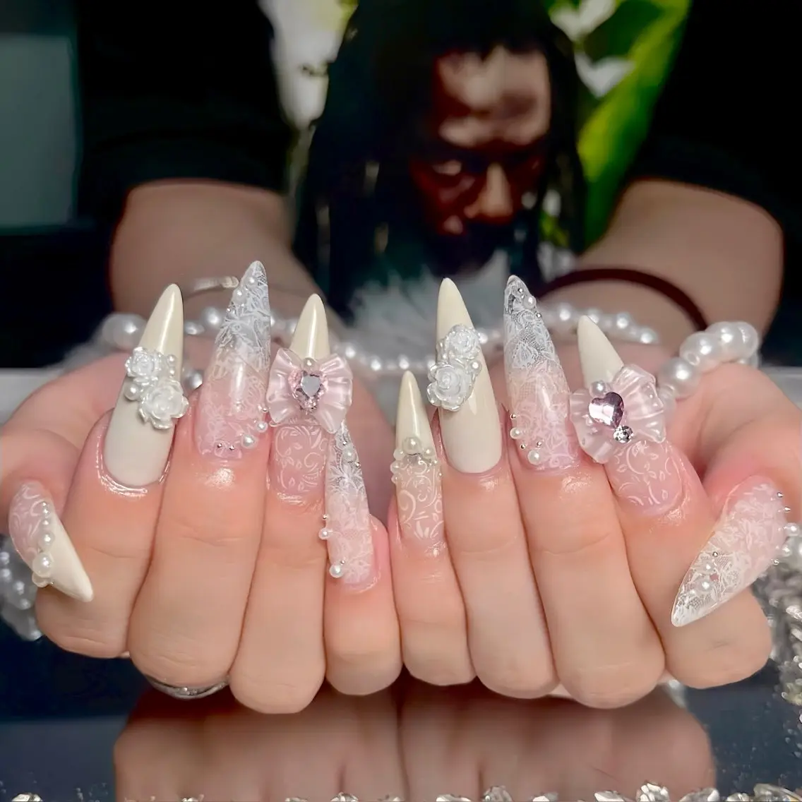 ネイル オーロラネイル 長さ出し フラッシュネイル フレンチネイル ジェルネイル ハンドネイル Amee Nail Salonのネイルデザイン