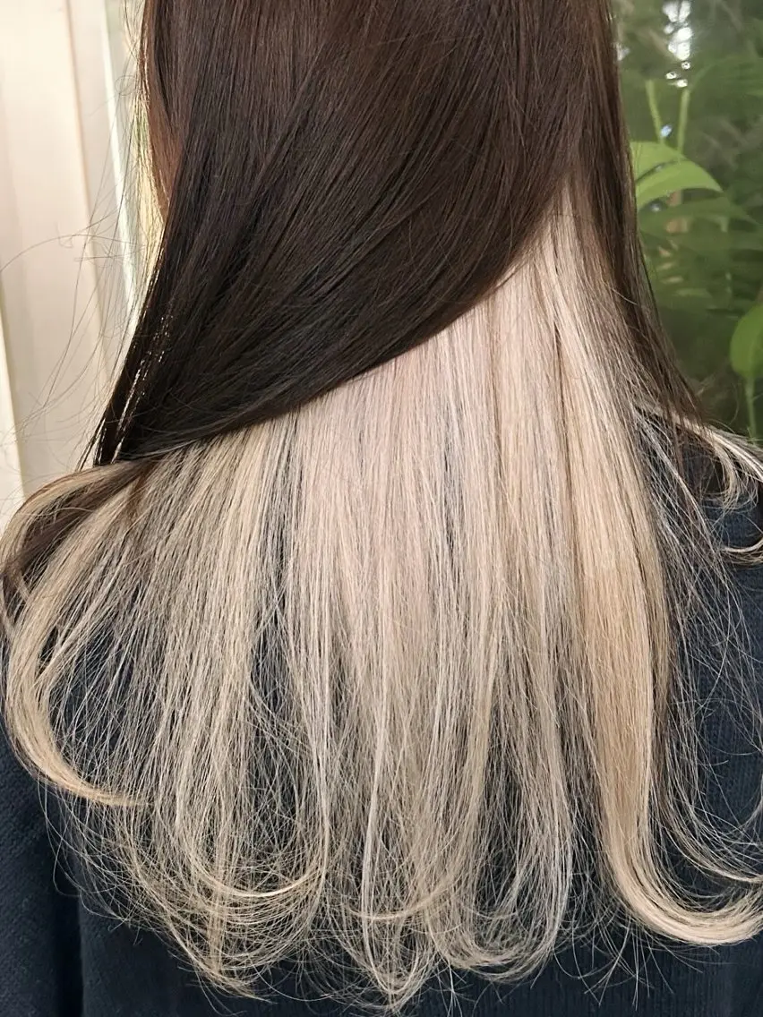 ロング ヘアカラー アワタケ リンのヘアスタイル