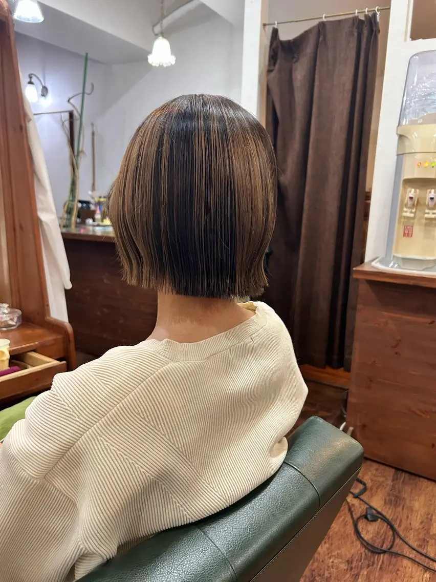ショート カラー 切りっぱなしボブ ベージュカラー ブリーチ ボブ カット ヘアカラー トリートメント story 増田 わかなのヘアスタイル
