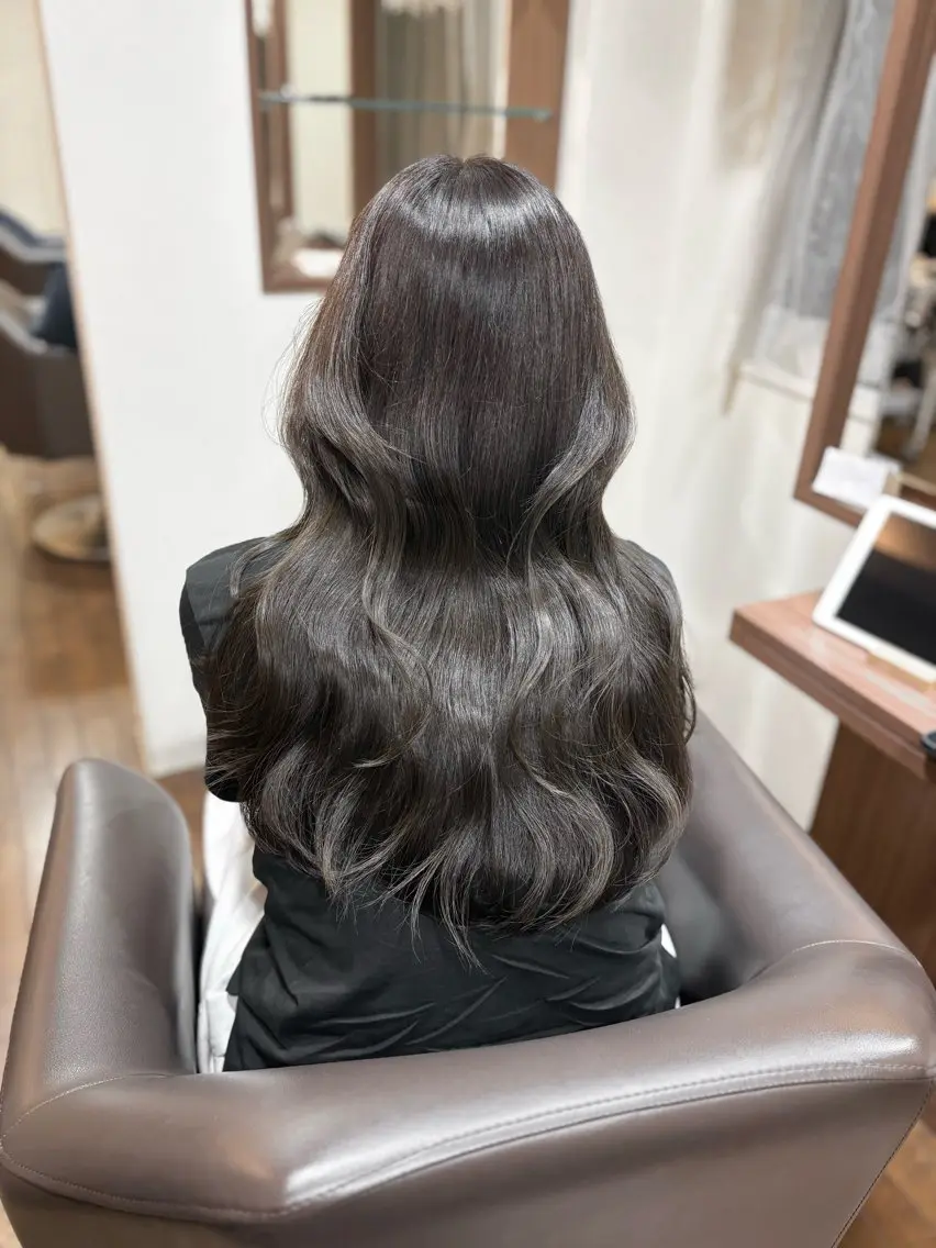 ロング 栗本 栞のヘアスタイル