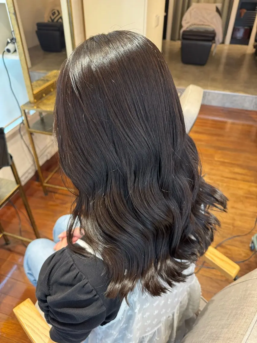 セミロング カラー 透明感カラー グレージュ オリーブグレージュ オリーブグレー カット ヘアカラー トリートメント MINT Moeのヘアスタイル