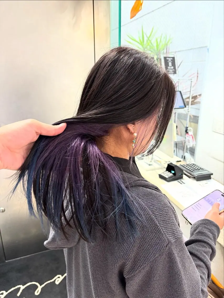 ロング カラー ブリーチ ブルーカラー グラデーションカラー インナーカラー ラベンダーカラー ヘアカラー トリートメント インナーカラー/天神 ブリーチ/吉田のヘアスタイル