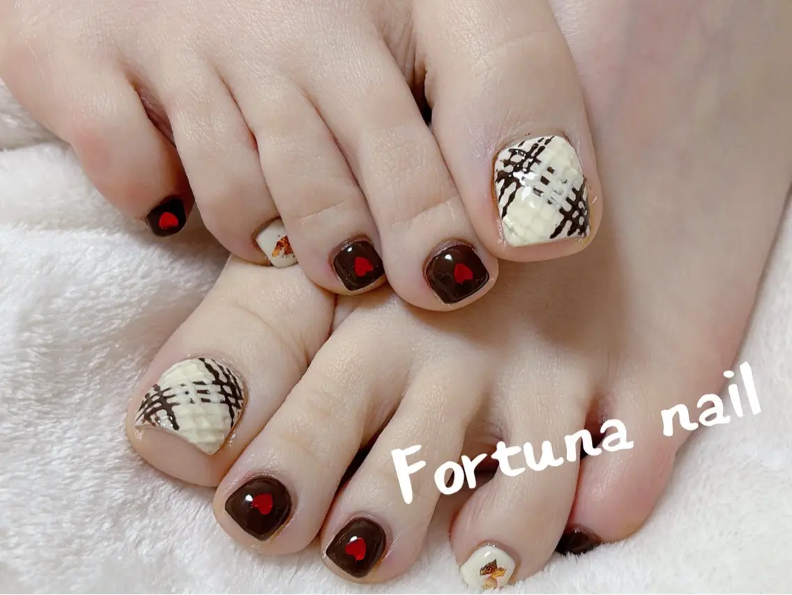 ネイル フットネイル バレンタイン Nail •Head スパFortunaのネイルデザイン