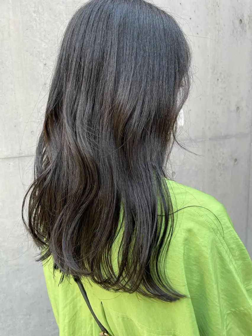 セミロング カラー ベージュカラー オリーブベージュ レイヤーカット KAEのヘアスタイル
