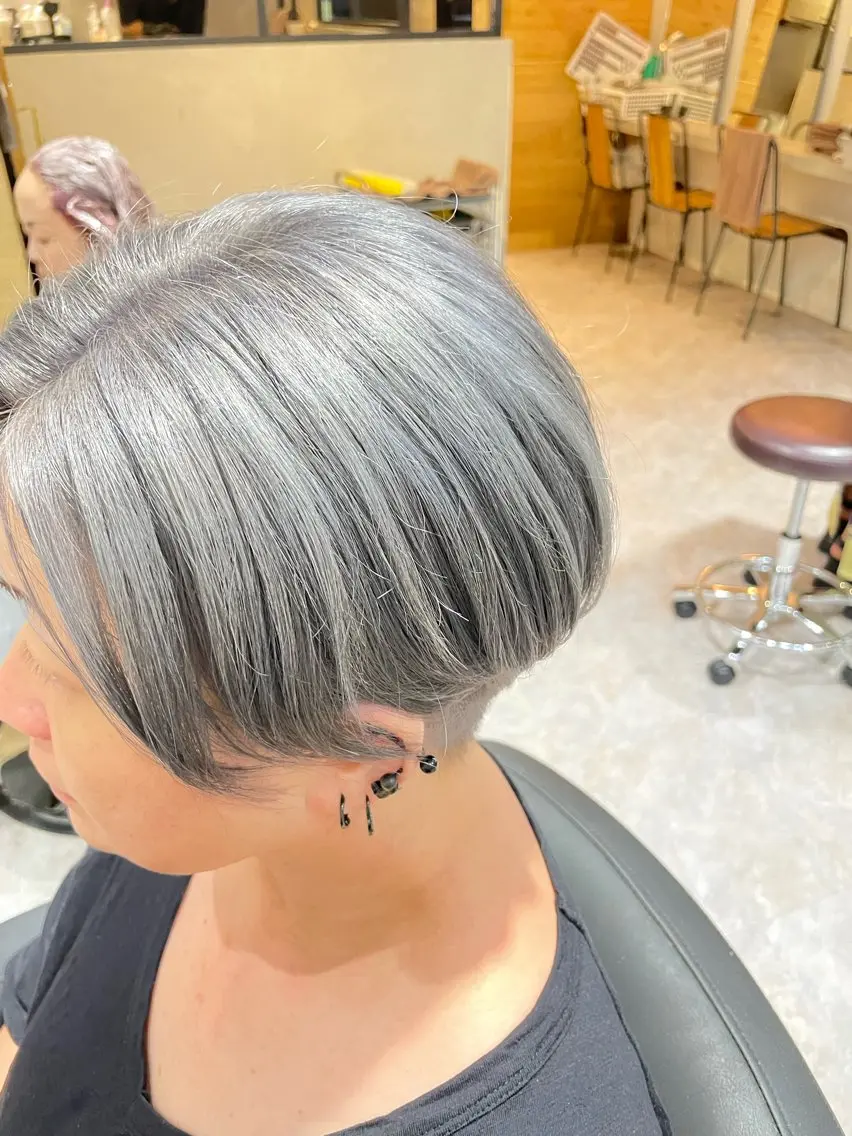 ショート カット ヘアカラー トリートメント EIGHT サイショ ミズキのヘアスタイル