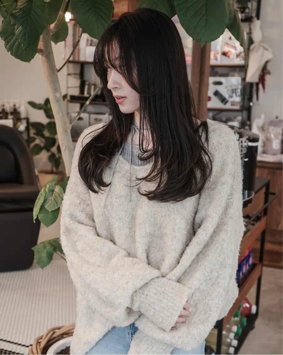 ミディアム 顔周りカット レイヤーカット カット トリートメント (h)wim ウィムのヘアスタイル