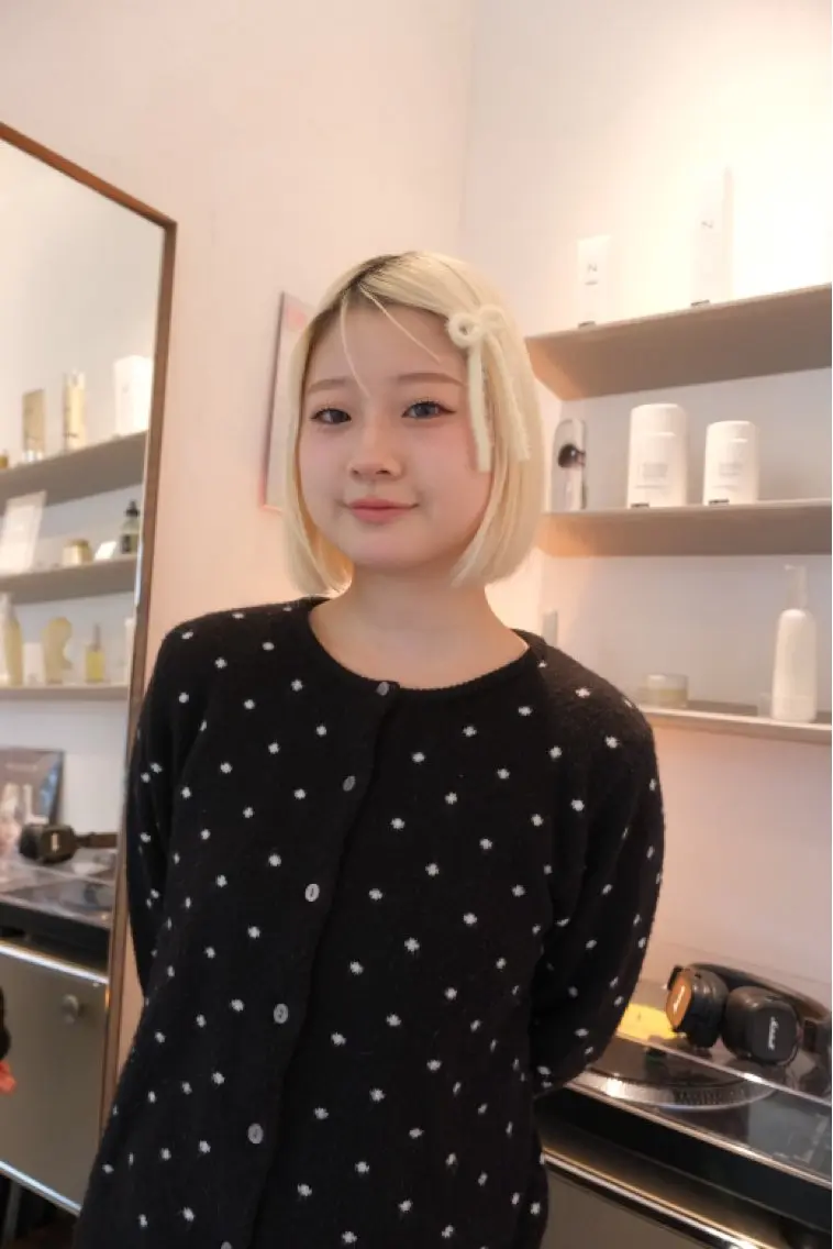 カラー hinata /ハイトーンのヘアスタイル