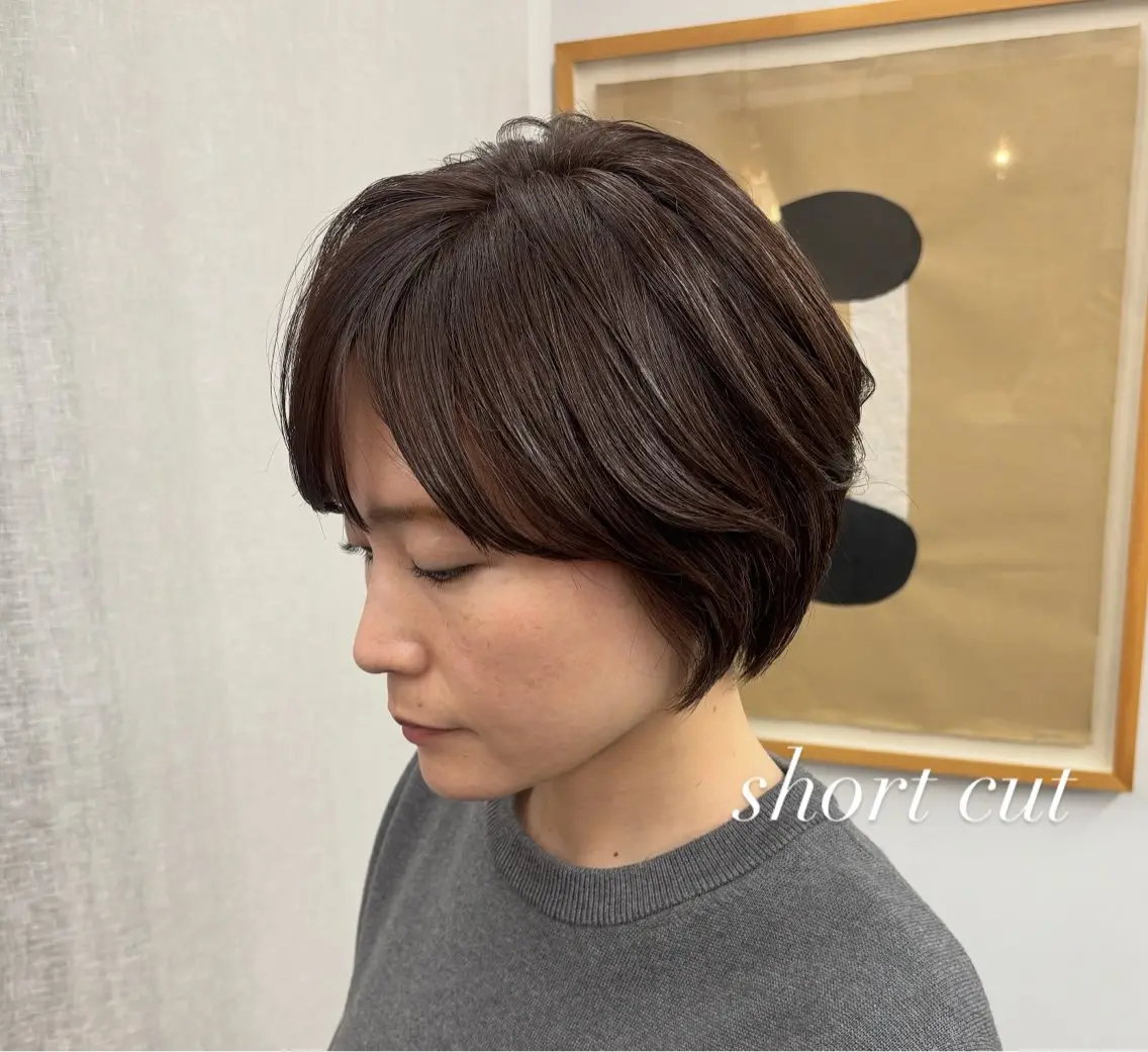 ショート カラー くびれヘア 顔周りカット レイヤーカット ショートヘア カット パーマ ヘアセット 【ヤマザキアヤメ】 艶カラー/縮毛矯正のヘアスタイル