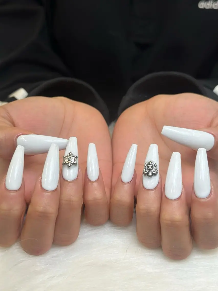 ネイル グラデーション キラキラネイル ワンカラーネイル 冬ネイル Jenn Nail Salonのネイルデザイン