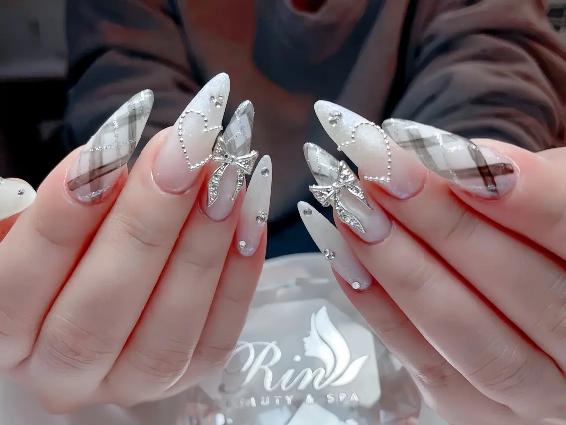 ネイル アートネイル チークネイル ジェルネイル ロングネイル マグネットネイル ハンドネイル Rin Nail 新大久保店のネイルデザイン