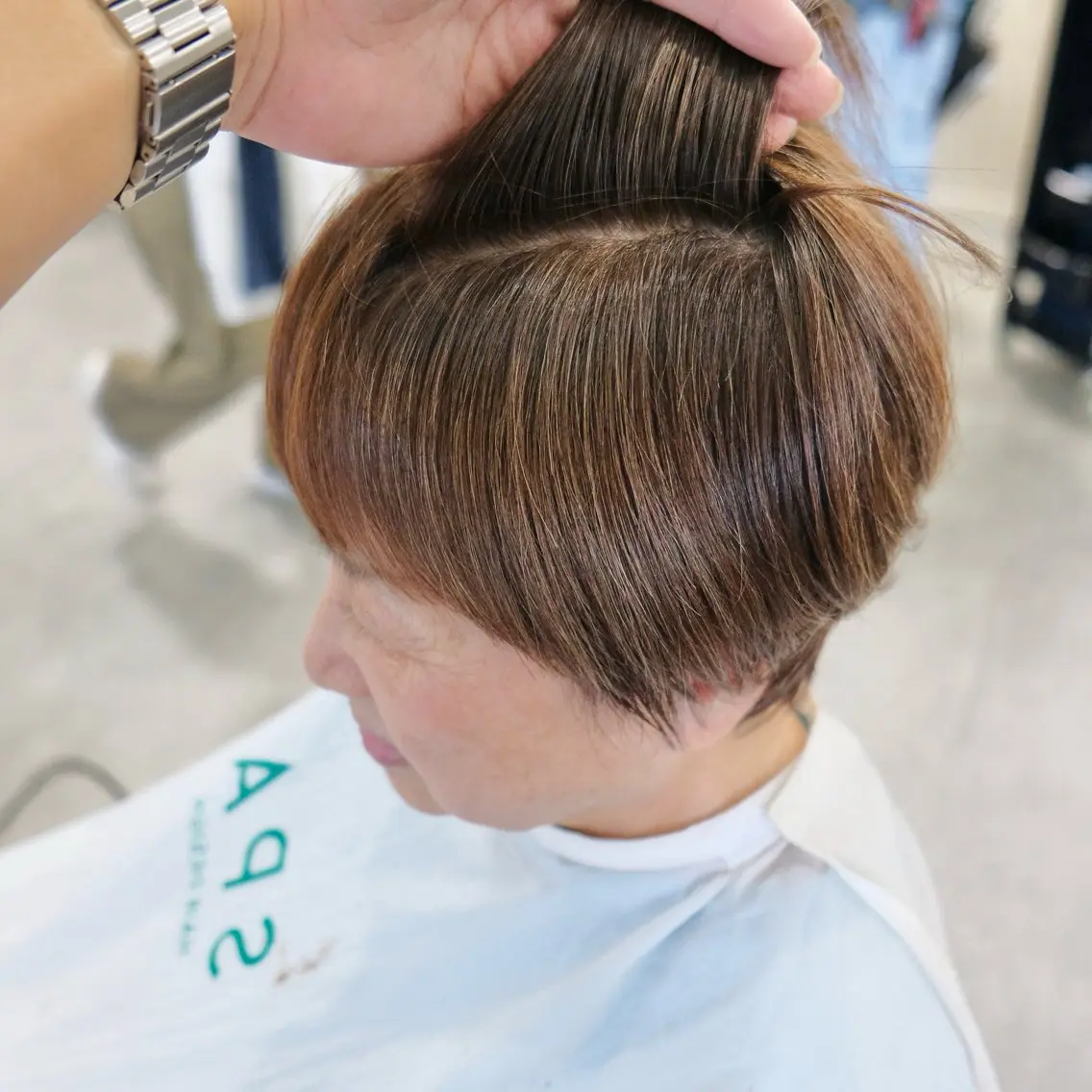 ショート カラー ブリーチ ハイライトカラー ハイライト カット ヘアカラー 満行勝昭【ショート/ 白髪ぼかし】のヘアスタイル