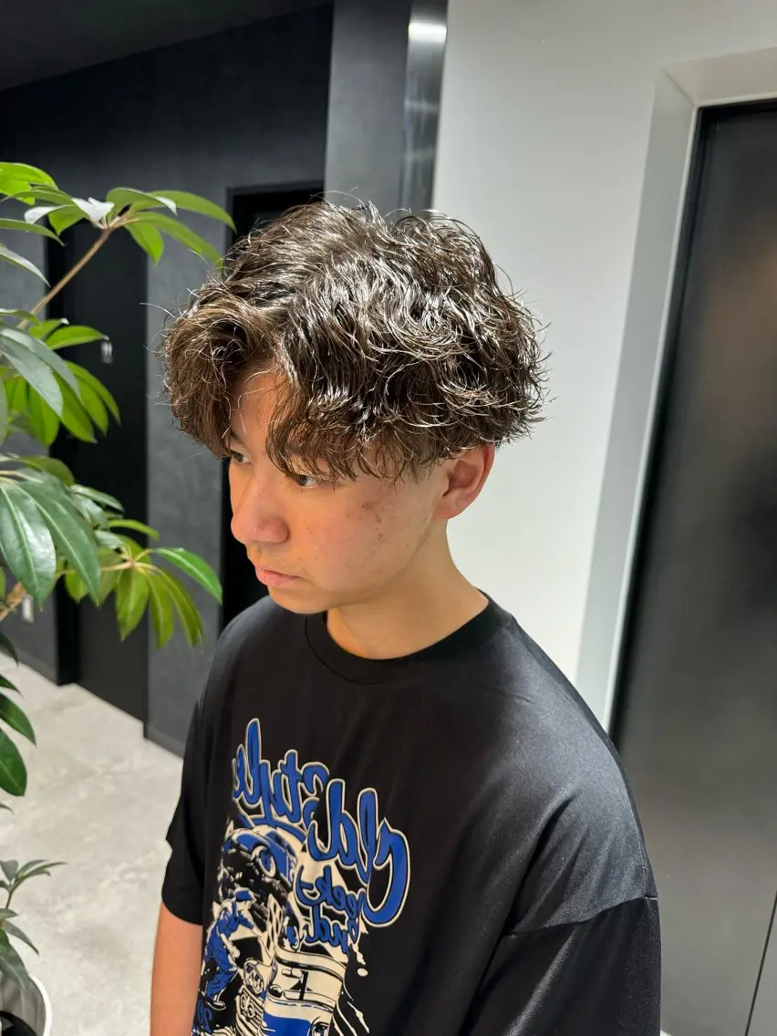 ショート パーマ メンズ センターパート メンズパーマ 波巻きパーマ 【パーマ率90%】 サエキカズマのヘアスタイル