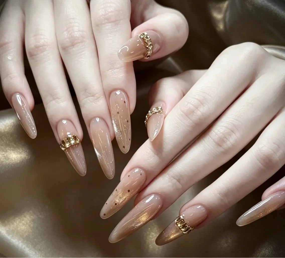 ネイル ゴールド ラメ(グリッター) オフィスネイル シンプルネイル ブライダルネイル Yoxie Nailのネイルデザイン