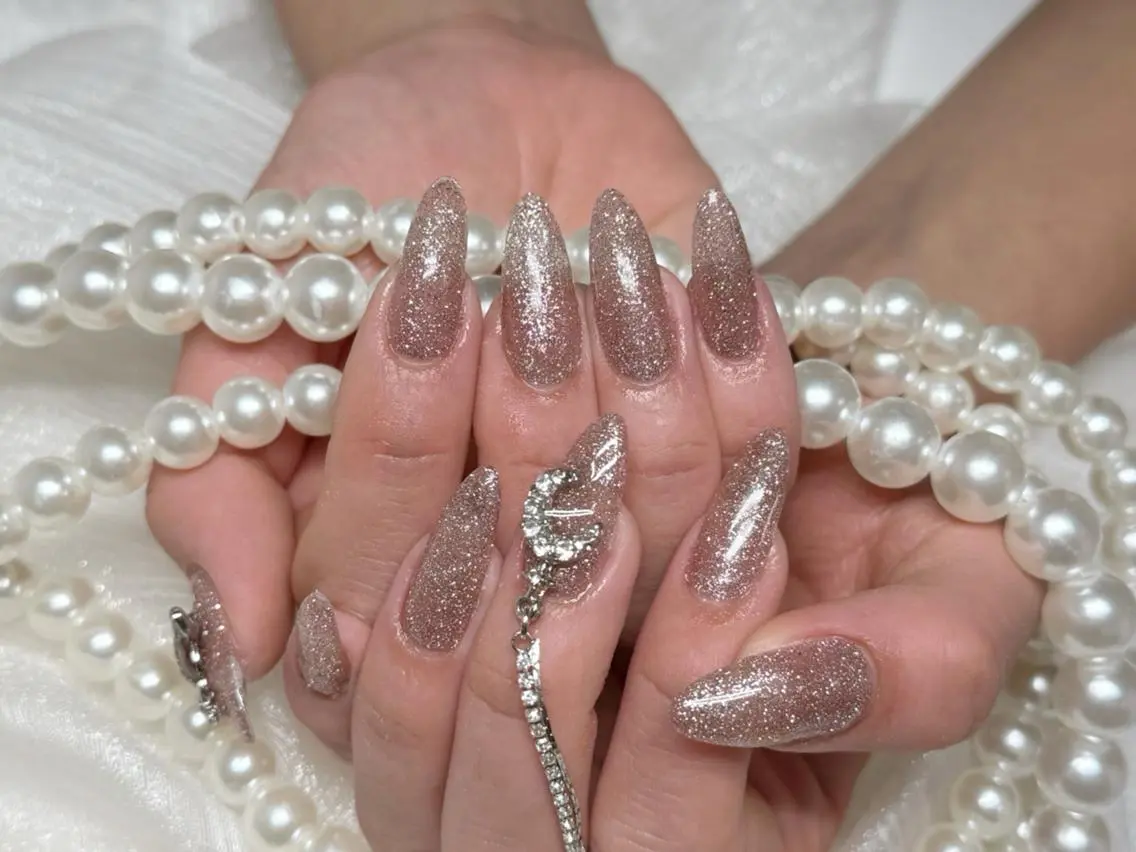 ネイル 長さ出し フレンチネイル キラキラネイル マグネットネイル ニュアンスネイル Lucky nail salonのネイルデザイン